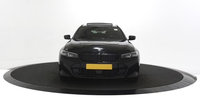 BMW 3-SERIE Touring 330e M-Sport Panoramadak / Trekhaak / HUD