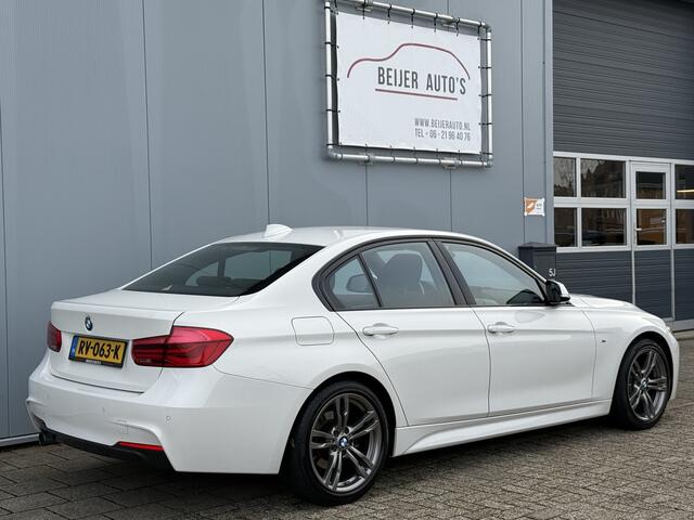 BMW 3-SERIE 318i Corporate Lease Executive M-Pakket/Navi/LED.