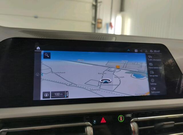 BMW 3-SERIE Touring 330e (292pk) 1e-Eig. & Dealer-Onderh. BOVAG-Garantie. NL-Auto.