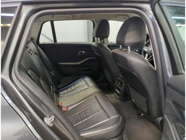 BMW 3-SERIE Touring 330e (292pk) 1e-Eig. & Dealer-Onderh. BOVAG-Garantie. NL-Auto.