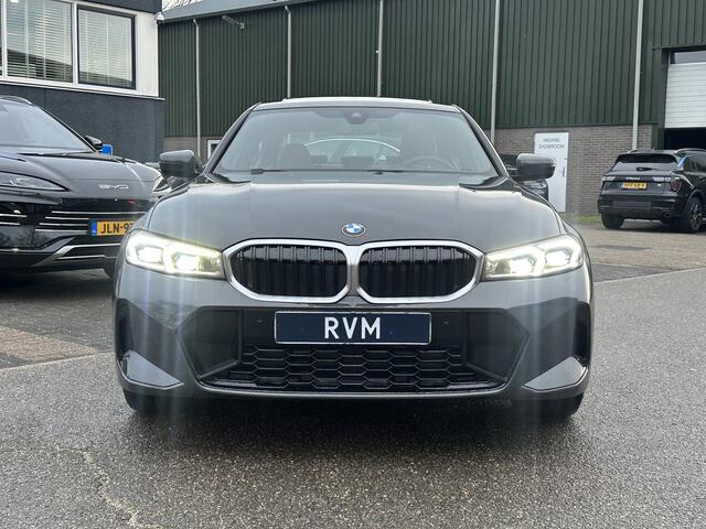BMW 3-SERIE 330e High Executive M SPORT | SCHUIFDAK | LEDER | HARMAN KARDON | LASER LED | ELECTR STOELEN | KEYLESS | HEAD UP| DODE HOEK HERKENNING | STUURWIEL VERWARMING