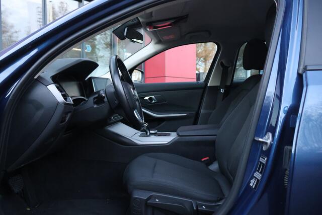 BMW 3-SERIE Touring 318d 2.0L Business Edition | Origineel NL | Virtual Cockpit | Cruise Control | Navigatie |
