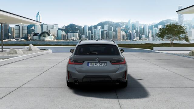 BMW 3-SERIE Touring 330e M Sport Automaat / Panoramadak / Sportstoelen / Achteruitrijcamera / Comfort Access / Adaptieve LED / Stoelverwarming /