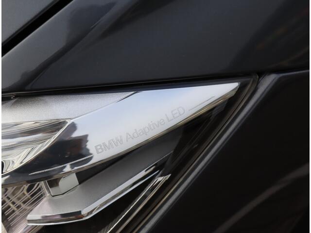 BMW 3-SERIE 318i Sport High Executive | Parkeercamera | LED | Org. Nederlands