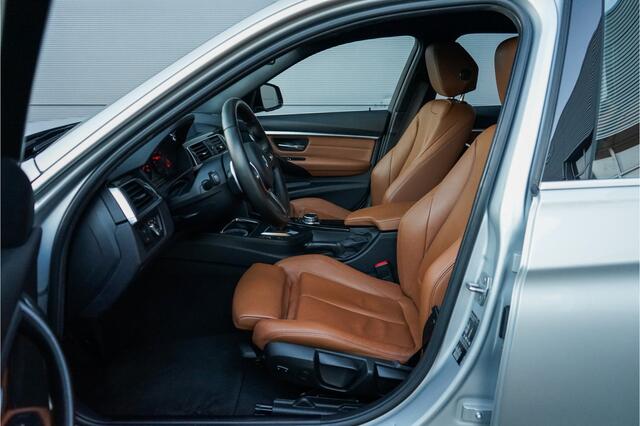 BMW 3-SERIE Touring 320i M-Sport Trekhaak Leder LED PDC 19"