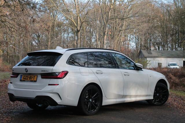 BMW 3-SERIE Touring 330e xDrive M-Pakket High Executive | Laser | Headup | Pano | Blind