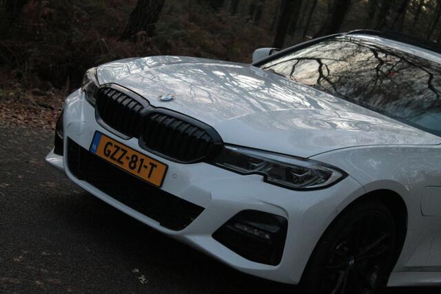 BMW 3-SERIE Touring 330e xDrive M-Pakket High Executive | Laser | Headup | Pano | Blind