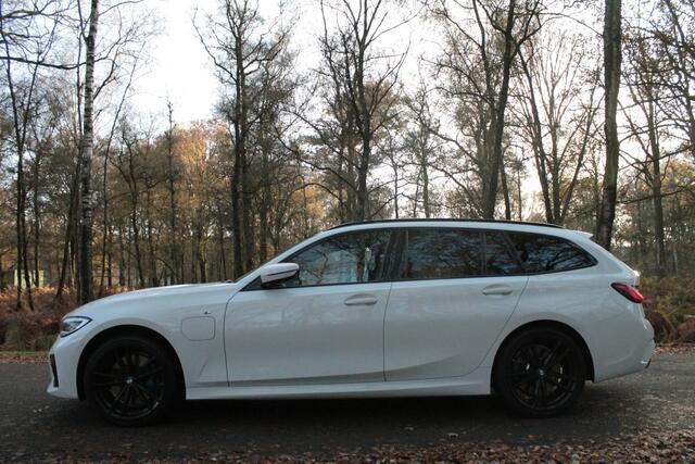 BMW 3-SERIE Touring 330e xDrive M-Pakket High Executive | Laser | Headup | Pano | Blind