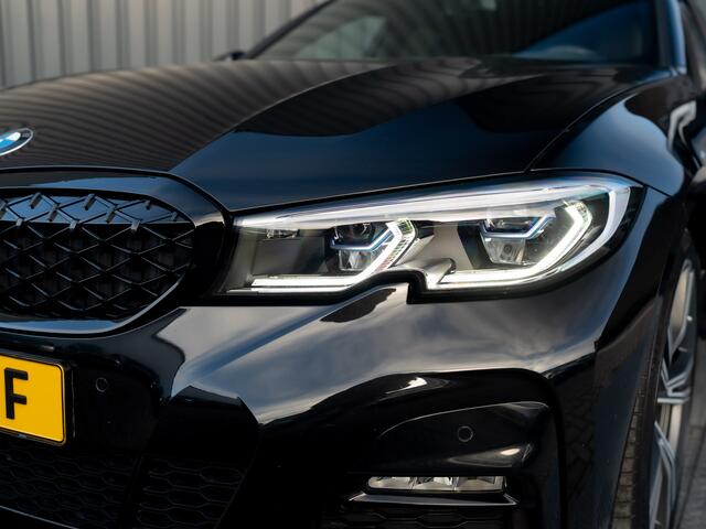 BMW 3-SERIE 320i High Executive | M-Sport | Laser | Stoelgeheugen | Trekhaak wegkl. | 19'' | Head Up | Camera | Keyless | Prijs Rijklaar!!