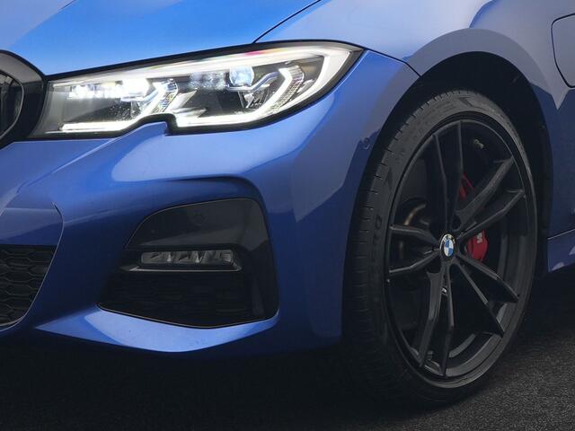 BMW 3-SERIE Touring 330e M Sport Plug In Hybrid 293pk Dealer O.H. PHEV | Panodak | Head Up | 360 Camera | Adaptive Cruise | Harman & Kardon | Nappa Lederen Sportstoelen Memory & Verwarmd | Adaptief Onderstel | Laser LED | Apple Carplay | Sfeerverlichting |