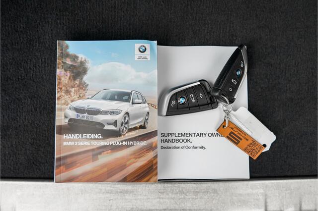 BMW 3-SERIE Touring 320e M-Sport Dravitgrau Pano Leder Trekhaak 19"