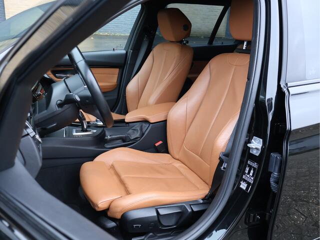 BMW 3-SERIE Touring 318i M Sport Automaat | Navi | LED | Shadow Line | Cognac Leder | Org. NL |