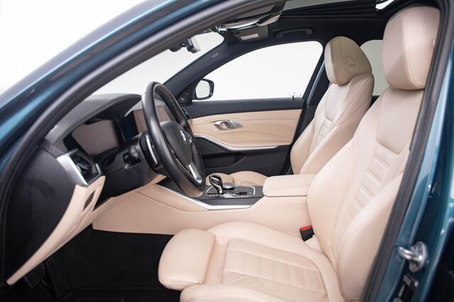BMW 3-SERIE 330e High Executive Luxury Line - Trekhaak - Panoramadak - Head up - Driving Assistant Professional - Stoelverwarming Voor/Achter - Elektrisch verstelbare stoelen - Getinte Ruiten - Comfort Access -