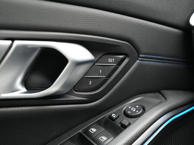 BMW 3-SERIE Touring 330e M Sport Plug In Hybrid 293pk PHEV | Panodak | Adaptief Onderstel | Head Up | Adaptive Cruise | Camera | Alcantara Sportstoelen Memory & Verwarmd | Apple Carplay | Sfeerverlichting | Navigatie | Keyless | Blis | DAB |