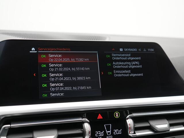 BMW 3-SERIE Touring 330i Sportline 259pk Dealer O.H. | Trekhaak Af Fabriek | Lederen Sportstoelen Verwarmd | Apple Carplay | Sfeerverlichting | Cruise Control | Navigatie | Virtual | 18"L.M |