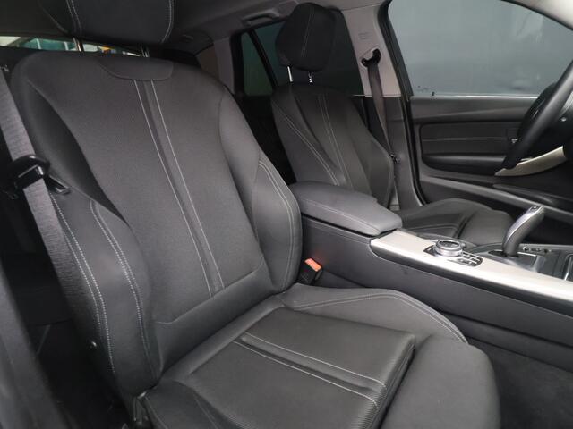 BMW 3-SERIE Touring 318i Corporate Lease Executive [CRUISE CONTROL, BLUETOOTH TELEFOON, PDC V+A, AUTOMATISCHE AIRCO, ELEKTRISCHE ACHTERKLEP, BMW LED, NIEUWSTAAT]