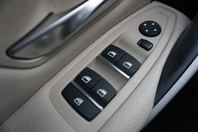 BMW 3-SERIE 330e High Executive Navi / Leder / Cruise contole / Led / Lm velgen