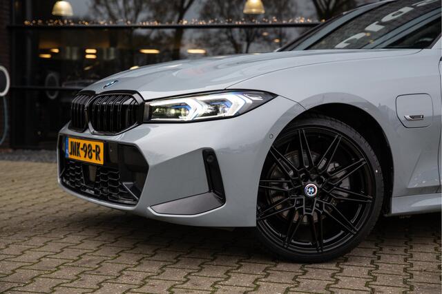 BMW 3-SERIE Touring 330e xDrive M-Sport , Panoramadak, Keyless entry, Head-up display,
