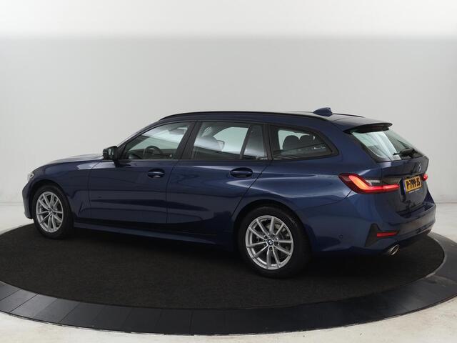 BMW 3-SERIE 318i Business Edition | Stoelverwarming | Camera | Carplay | Live Cockpit | Full LED | Navigatie | Dodehoek detectie | Climate control