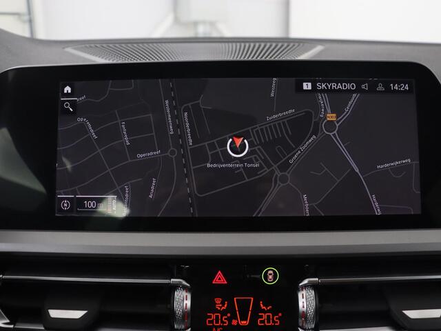 BMW 3-SERIE 318i Business Edition | Stoelverwarming | Camera | Carplay | Live Cockpit | Full LED | Navigatie | Dodehoek detectie | Climate control