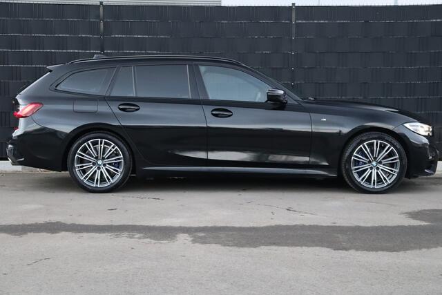BMW 3-SERIE Touring 330e M-Sport 292pk PHEV | Adap. Cruise | Carplay | Stoelverwarming | Sfeerverlichting | Navigatie | DAB