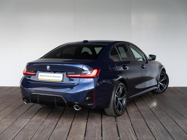 BMW 3-SERIE Sedan 318i | M Sportpakket | Comfort Pack | Comfort Access | Achteruitrijcamera | Stoelverwarming | 18''