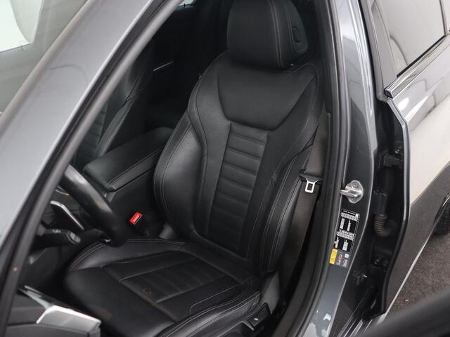 BMW 3-SERIE 320e M Sport | Leder | Trekhaak | Stoelverwarming | Carplay | Sportstoelen | Laserlicht | Live Cockpit | DAB | Parkeerhulp | Navigatie | Climate control | Bluetooth | Cruise control