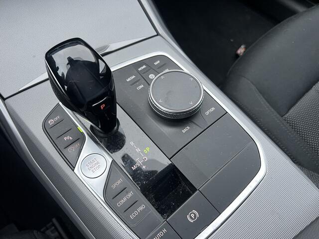 BMW 3-SERIE 320i Executive Edition | Cruise control | LED koplampen | Volledig digitaal instrumentenpaneel