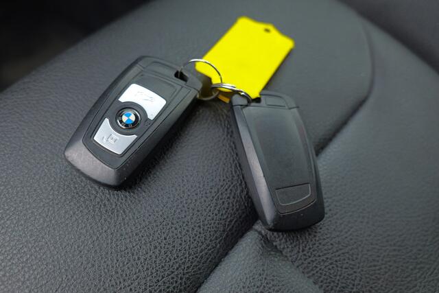 BMW 3-SERIE Touring 318i Executive | Automaat | PDC V+A | HiFi