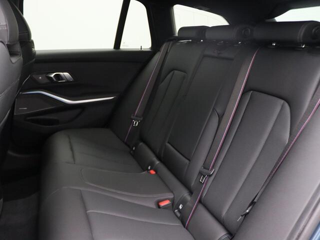 BMW 3-SERIE Touring 330e M Sportpakket Pro | Comfort Pack | Stuurwielrand Verwarmd | Trekhaak | Panoramadak | Active Cruise Control | Harman Kardon | 19''