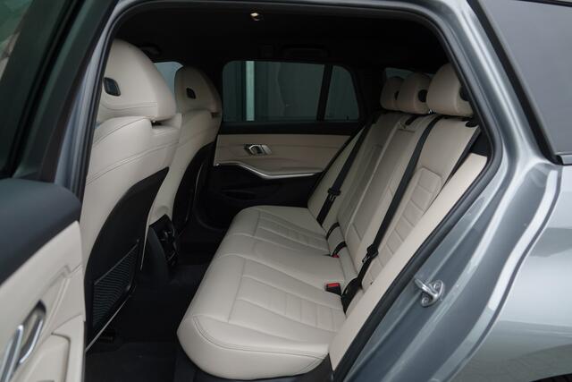 BMW 3-SERIE Touring 330e 292Pk Aut. | Plug-In Hybrid | M-Sport | X-Drive | Head-Up Display | LED | 19'' | Skyscraper Grau