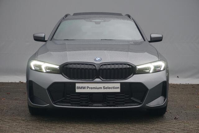 BMW 3-SERIE Touring 330e M Sportpakket Pro 19'' / Panoramadak / Harman Kardon / Driving Assistant Professional / Elektrisch verstelbare stoelen / Trekhaak