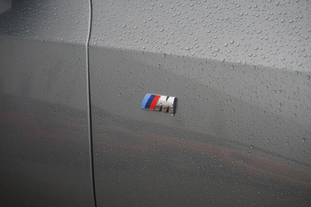 BMW 3-SERIE Touring 330e M Sportpakket Pro 19'' / Panoramadak / Harman Kardon / Driving Assistant Professional / Elektrisch verstelbare stoelen / Trekhaak