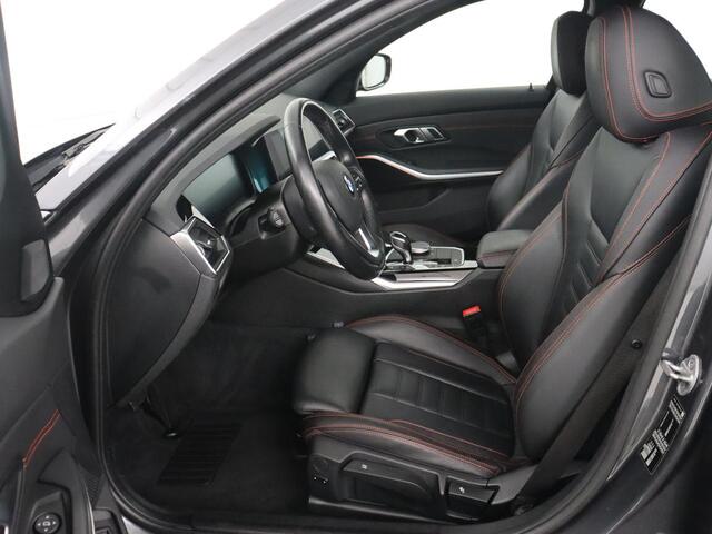 BMW 3-SERIE 318i High Executive | Sport Line | Leder | Stoelverwarming | Camera | Sportstoelen | Carplay | Sfeerverlichting | Live Cockpit | Navigatie | Full LED | Climate control | Park Assist | Cruise control