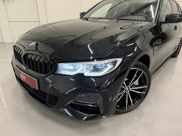 BMW 3-SERIE Touring 330e xDrive M-Sport PANO/LASER/360CAMERA/ADAPTIVE M-ONDERSTEL/ACC/LEER-ALCANTARA/19"BREEDSET/KEYLESS/SHADOW-LINE/NET OH BEURT GEHAD BIJ BMW DEALER