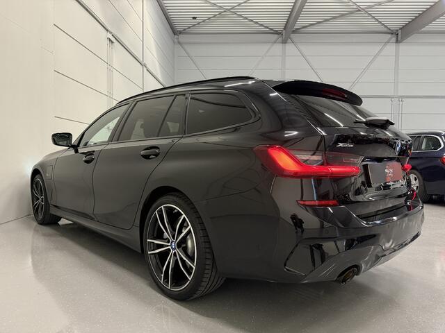 BMW 3-SERIE Touring 330e xDrive M-Sport PANO/LASER/360CAMERA/ADAPTIVE M-ONDERSTEL/ACC/LEER-ALCANTARA/19"BREEDSET/KEYLESS/SHADOW-LINE/NET OH BEURT GEHAD BIJ BMW DEALER