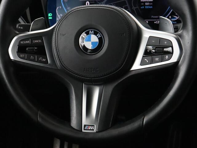 BMW 3-SERIE 330e M Sport | Leder | Stoelverwarming | Carplay | Sportstoelen | Laserlicht | Live Cockpit | Sfeerverlichting | Navigatie | Parkeerhulp | Climate control | Bluetooth | Cruise control