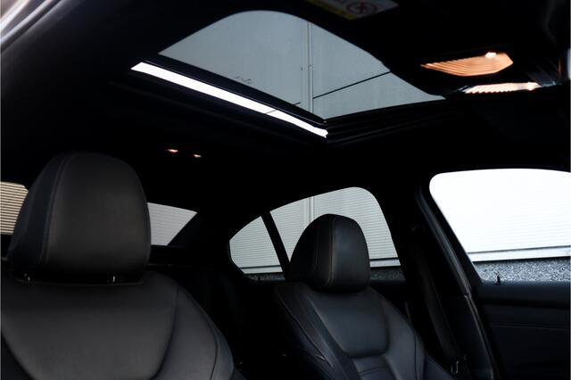 BMW 3-SERIE 330e High Ex M-Sport Frozen / Glazen dak / Adaptief onderstel / Electrische stoelen /