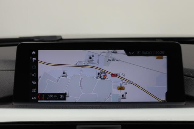 BMW 3-SERIE Touring 318i M Sport Edition Leer, Panoramadak, Camera, Navigatie, Bluetooth, Verwarmde Stoelen, 18''