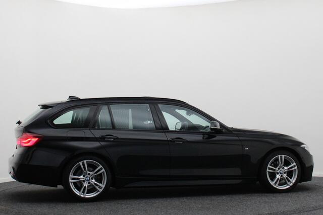 BMW 3-SERIE Touring 318i M Sport Edition Leer, Panoramadak, Camera, Navigatie, Bluetooth, Verwarmde Stoelen, 18''