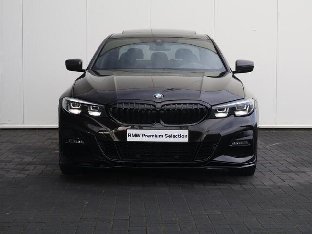 BMW 3-SERIE 320i Executive Edition M-Peformance/ 20"LMV/ M-Sportpakket/ HiFi/ Cruise Control/ Sportstoelen/ schuif-/kanteldak/ Achteruitrijcamera/ Sportstoelen/ Head-Up