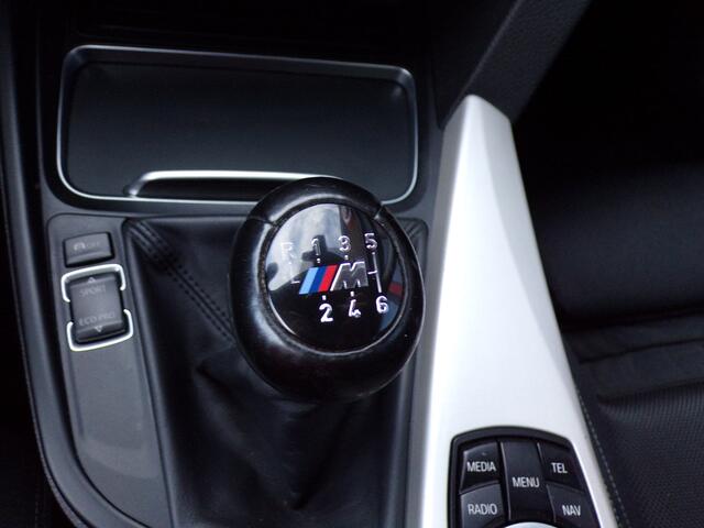 BMW 3-SERIE 320i Centennial Executive Sportstoelen Stoelverwarming Trekhaak NAP