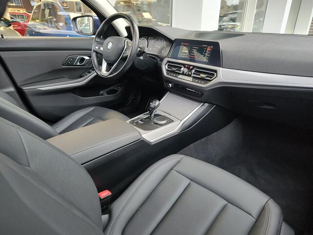 BMW 3-SERIE Touring 318i HIGH EXECUTIVE AUTOMAAT Open dak | Leder | Navi | Carplay