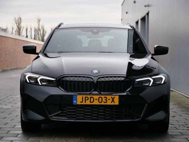 BMW 3-SERIE Touring 330e 292 Pk Automaat M-Sport pakket Navigatie / Camera / Pano-dak / DAB / Apple Carplay