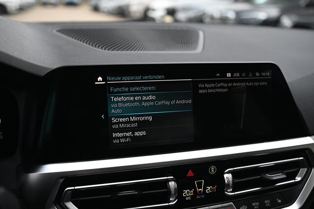 BMW 3-SERIE 320e High Executive M Sport Automaat / Schuif-kanteldak / Sportstoelen / Achteruitrijcamera / Stuurverwarming / LED / Head-Up / Harman Kardon / Stoelverwarming