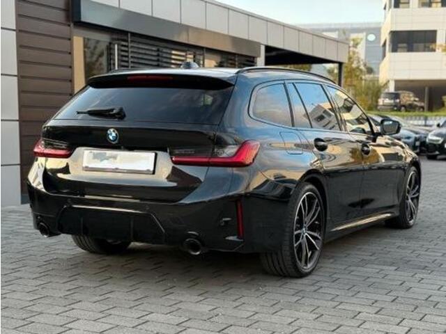 BMW 3-SERIE Touring 320d xDrive M-SPORT ** LED, NAVI+, HALF-LEDER, PANO, H&K, HuD, TREKH, 19-inch LMV ** 1e EIG - UNFALLFREI ** ** INFORMEER OOK NAAR ONZE AANTREKKELIJKE FINANCIAL-LEASE TARIEVEN **