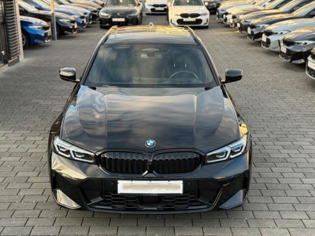 BMW 3-SERIE Touring 320d xDrive M-SPORT ** LED, NAVI+, HALF-LEDER, PANO, H&K, HuD, TREKH, 19-inch LMV ** 1e EIG - UNFALLFREI ** ** INFORMEER OOK NAAR ONZE AANTREKKELIJKE FINANCIAL-LEASE TARIEVEN **