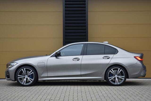 BMW 3-SERIE 330e eDrive Edition * M-Sport * Head-up * Hifi * M Achterspoiler *