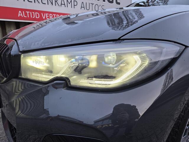 BMW 3-SERIE 320e High Executive 18"/Leder/Laser LED/Stuur + stoelverwarming/Dodehoek/Elektrische klep/Trekhaak/Hed-up/Keyless
