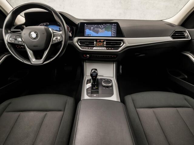 BMW 3-SERIE 320i Sportline 184Pk Automaat (SCHUIFDAK, APPLE CARPLAY, GROOT NAVI, GETINT GLAS, SPORTSTOELEN, PARKEERSENSOREN, LIVE COCKPIT, NIEUWSTAAT)
